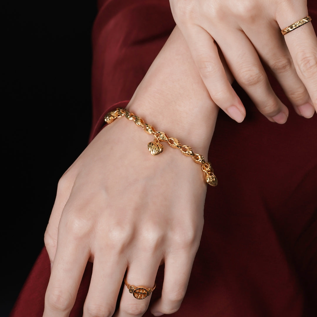 916 Gold Amarilla Bracelet (3 Hearts)