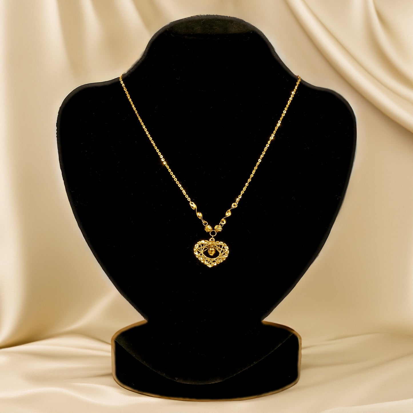 916 Gold Nestled Hearts Necklace