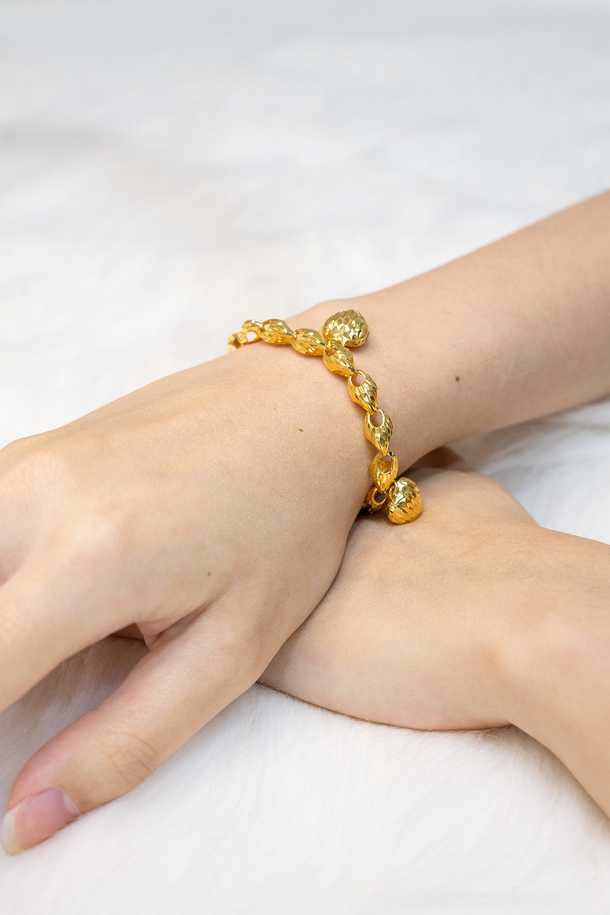 916 Gold Amarilla Bracelet (5 Hearts)
