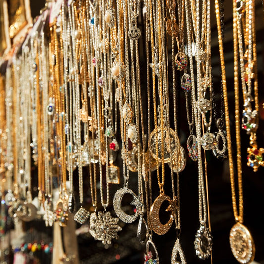 The Quiet Rise of 14K Gold in Singapore: Why More Buyers Are Downsizing Karat Without Downsizing Style