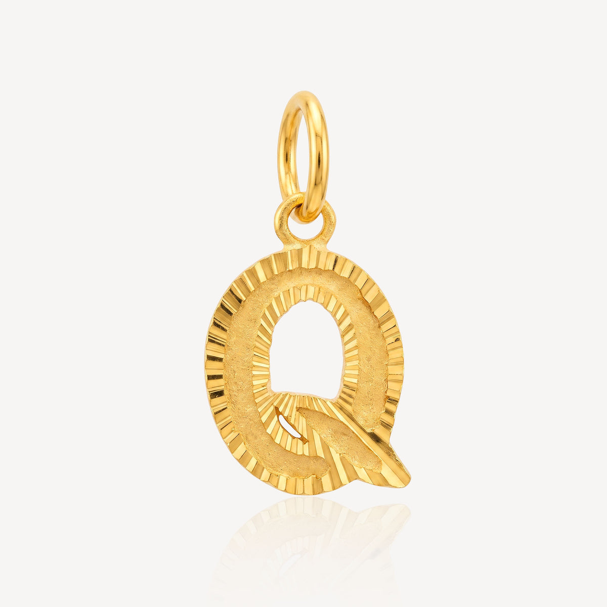 916 Gold Alphabet Q Pendant