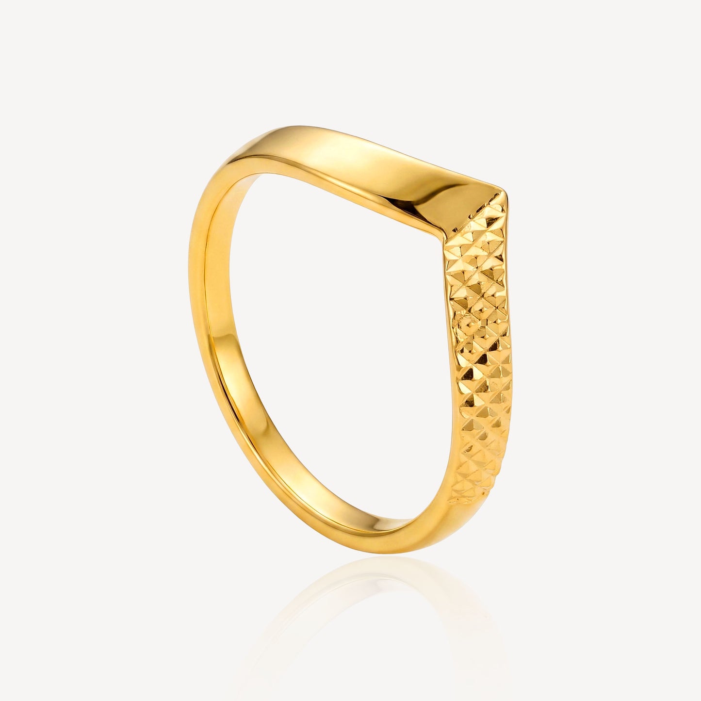 916 Gold Apex V Ring