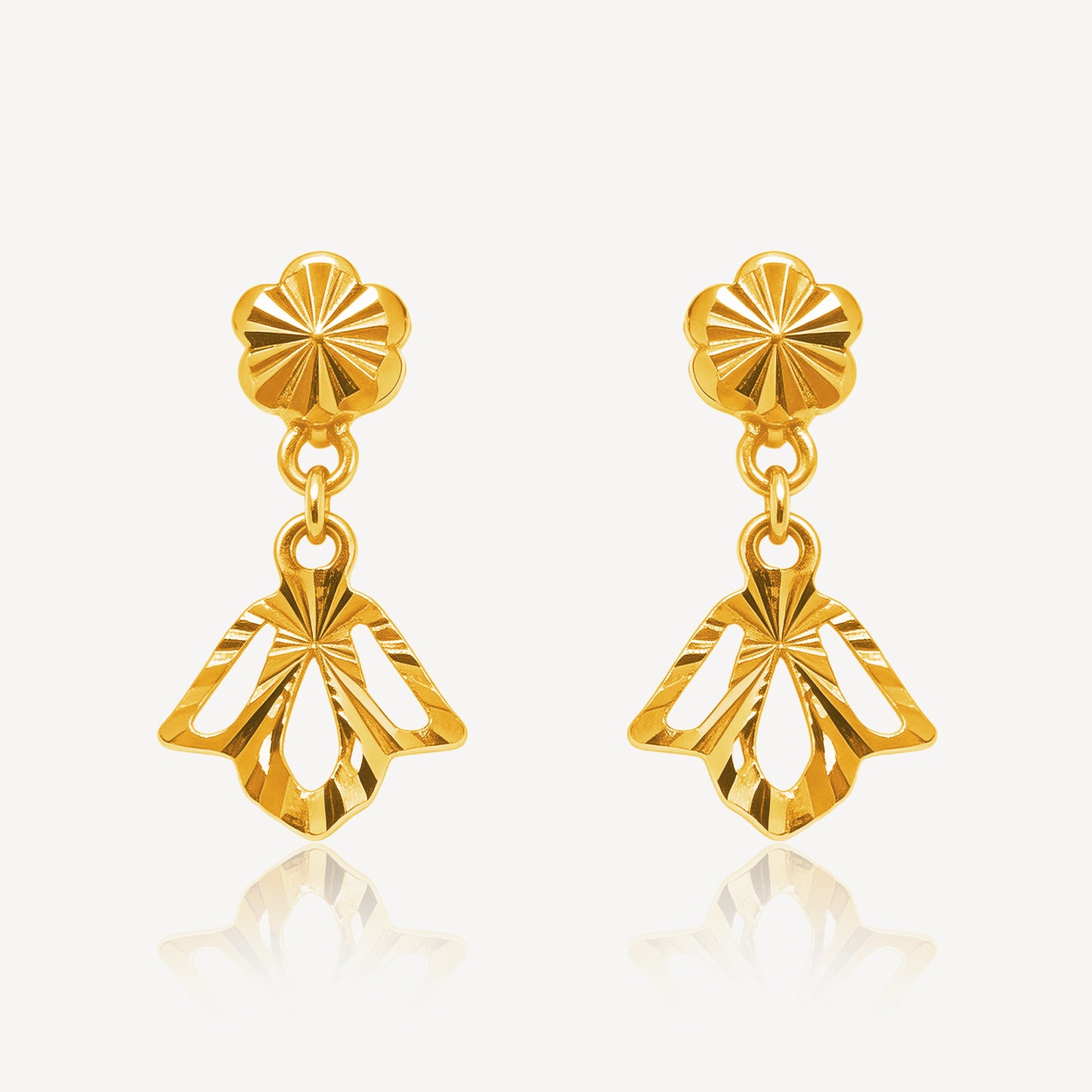 916 Gold Dangling Earring