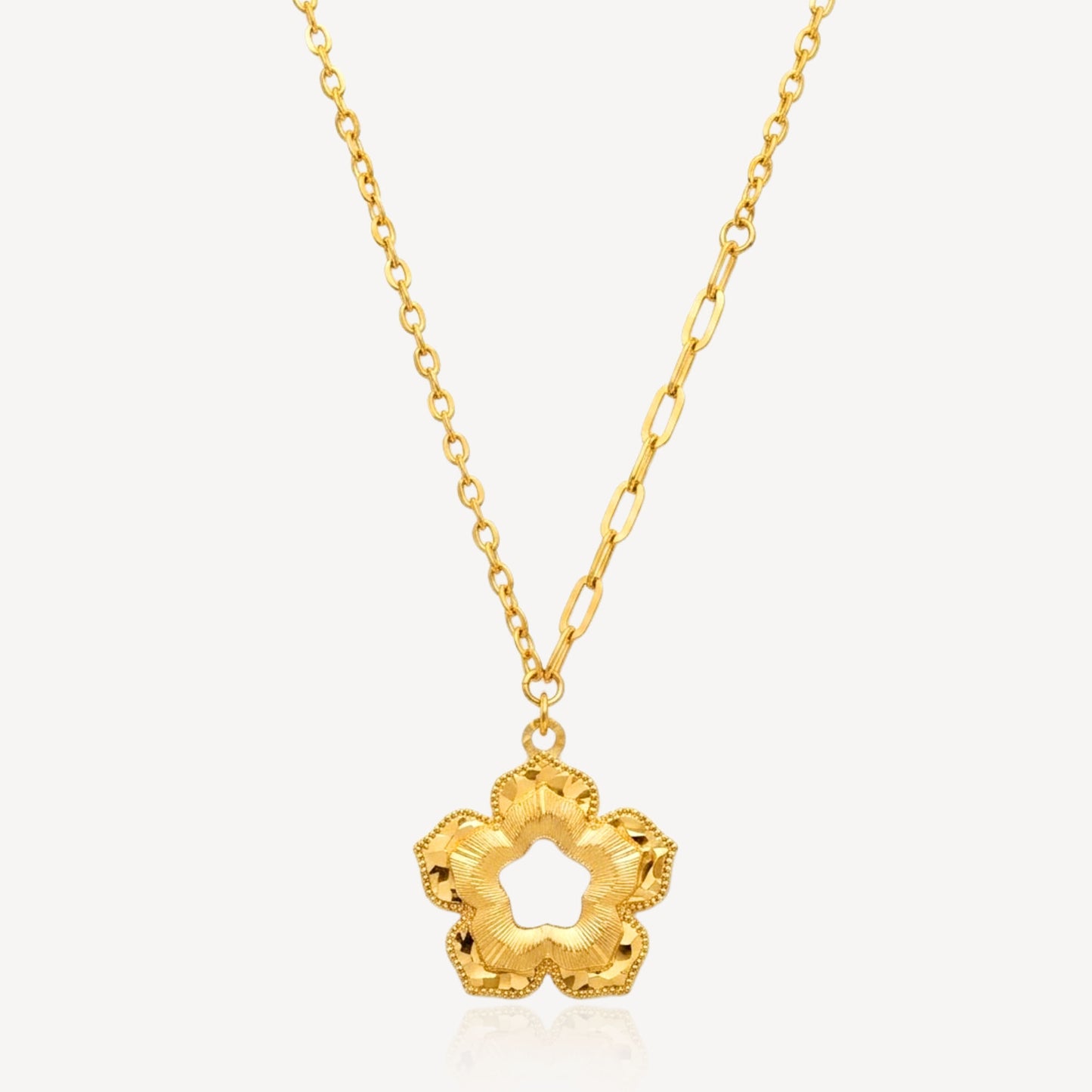 916 Gold Fleur Halo Necklace