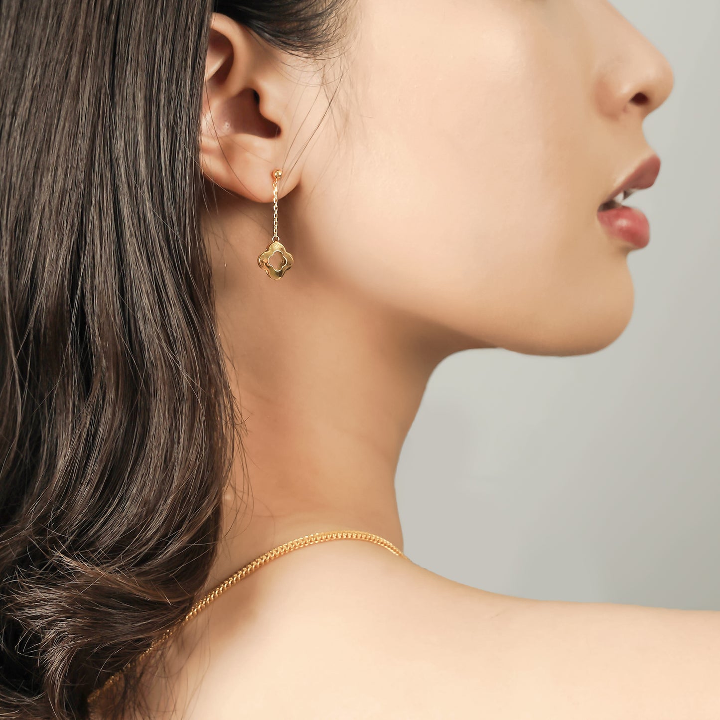 916 Gold Diana Dainty Earrings