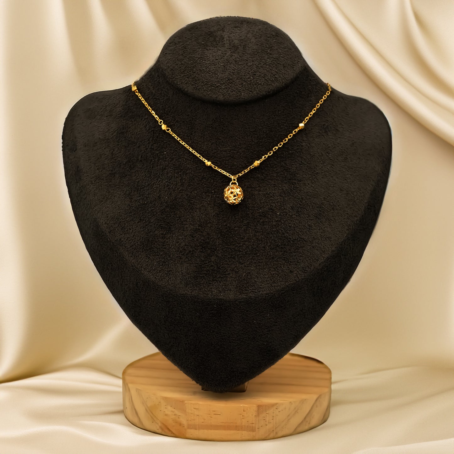 916 Gold Radiant Sphere Necklace