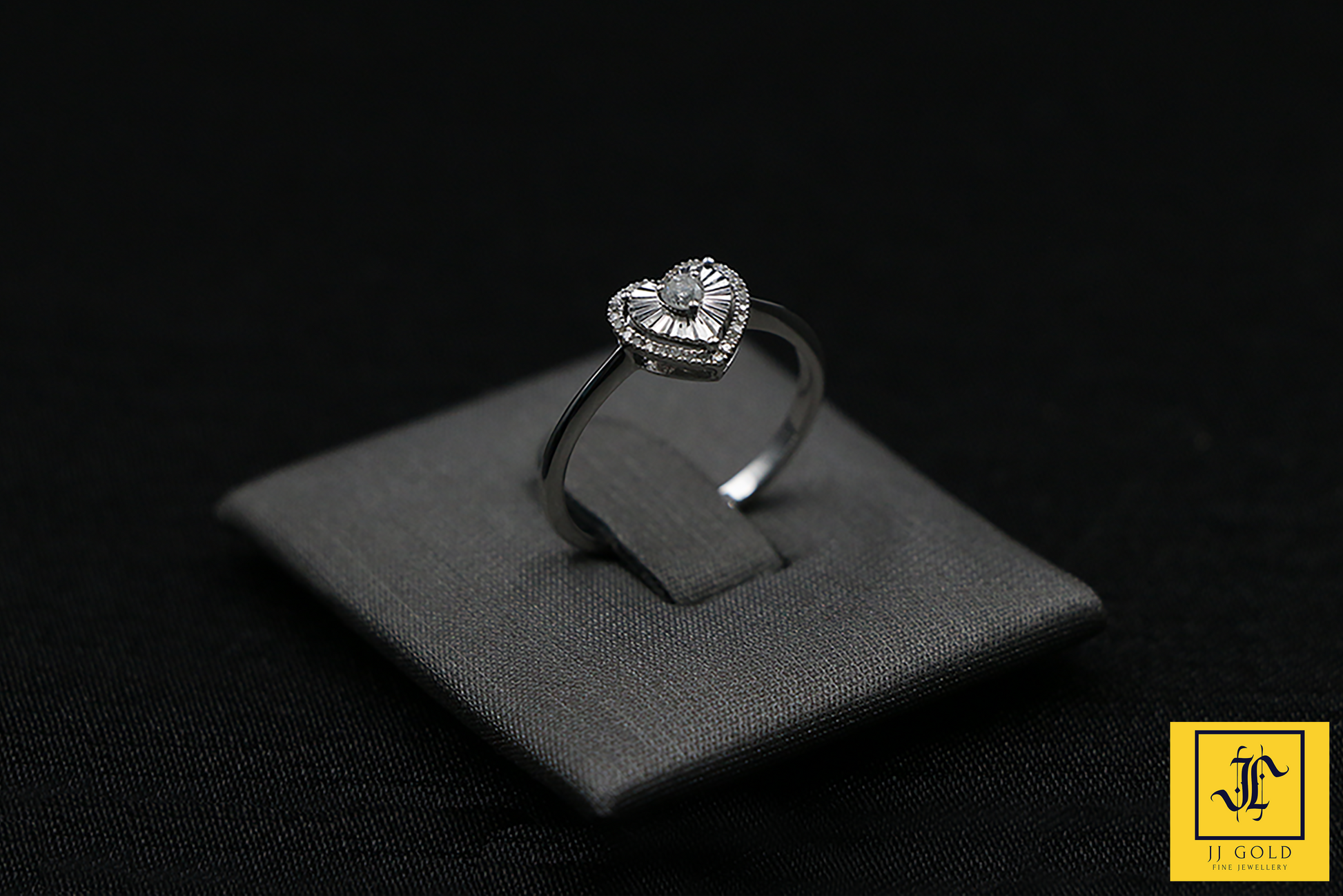 Diamond ring for Ladies