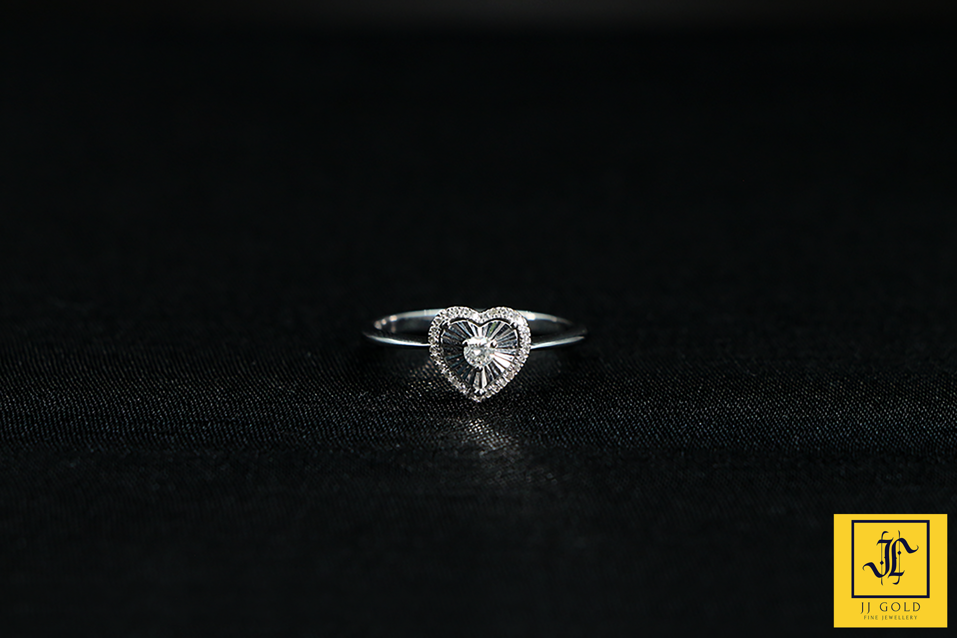 Diamond ring for Ladies